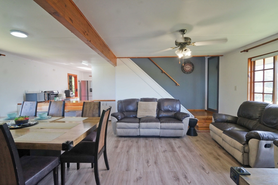 3 Bedroom Property for Sale in Cove Rock Eastern Cape
